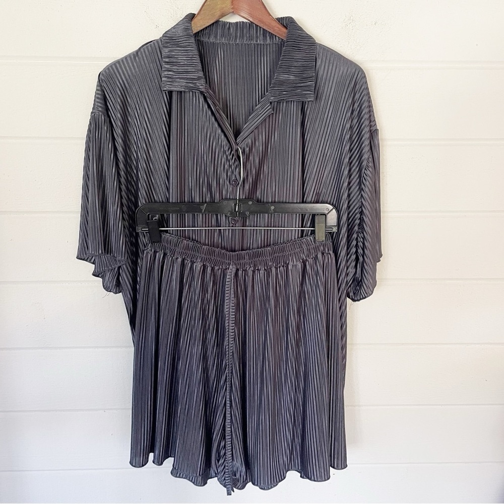 Button Down Shirt + Shorts Pleated Gray Outfit Set Size XL